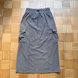 Long skirt with pockets